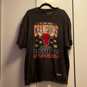 Mitchell & Ness 6 Time NBA Champions Bulls T-shirt